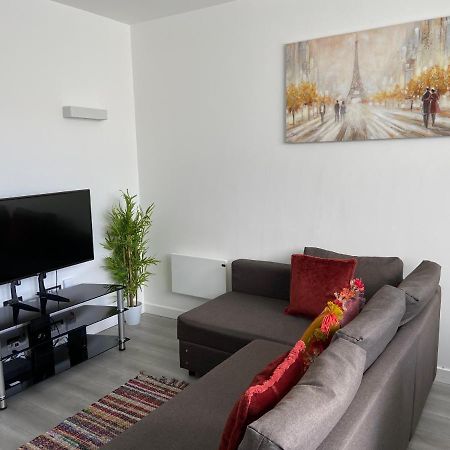 Lovely 2 Double Bedroom Flat With Free Parking - At The Atrium Mk Милтон-Кейнс Экстерьер фото