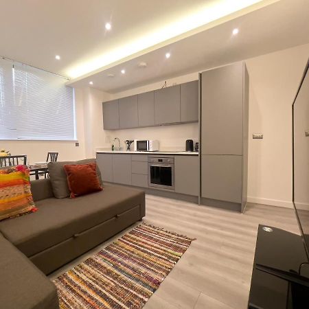 Lovely 2 Double Bedroom Flat With Free Parking - At The Atrium Mk Милтон-Кейнс Экстерьер фото