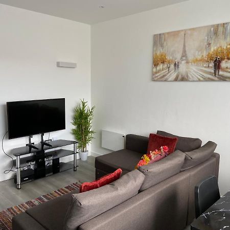Lovely 2 Double Bedroom Flat With Free Parking - At The Atrium Mk Милтон-Кейнс Экстерьер фото