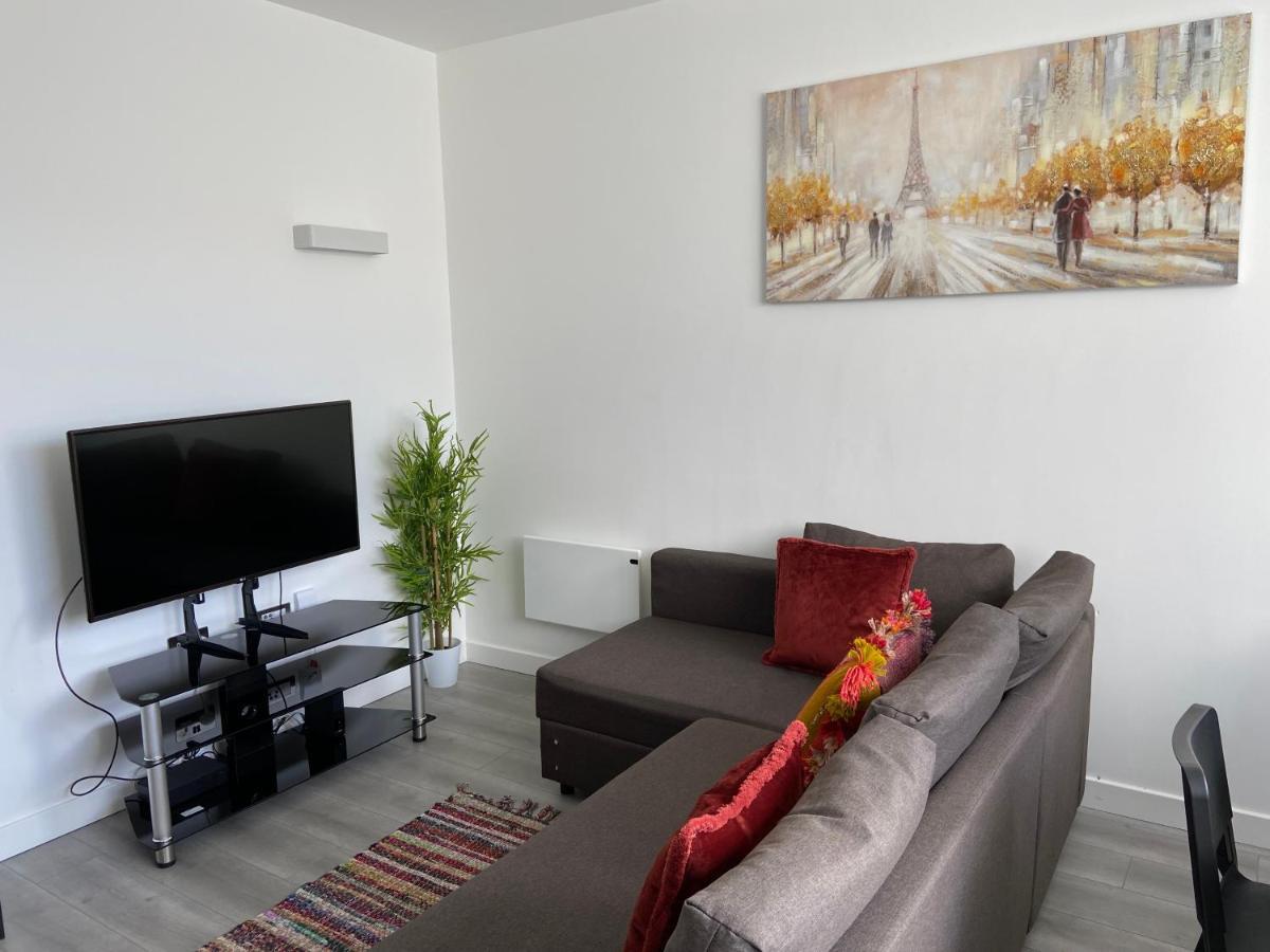 Lovely 2 Double Bedroom Flat With Free Parking - At The Atrium Mk Милтон-Кейнс Экстерьер фото