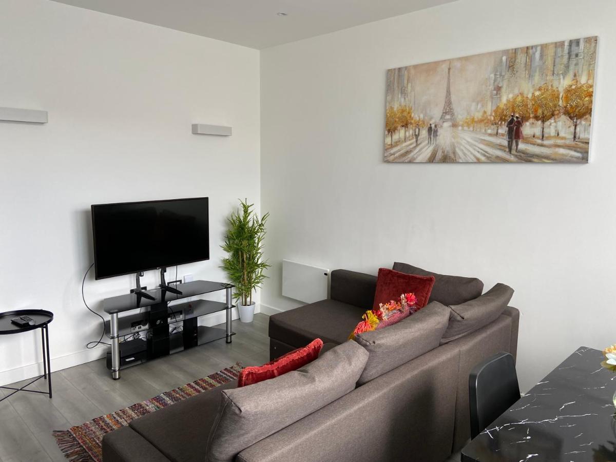 Lovely 2 Double Bedroom Flat With Free Parking - At The Atrium Mk Милтон-Кейнс Экстерьер фото