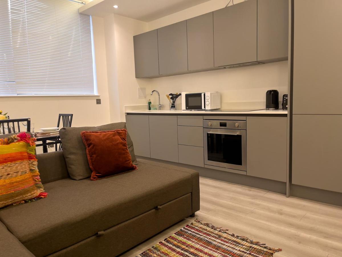 Lovely 2 Double Bedroom Flat With Free Parking - At The Atrium Mk Милтон-Кейнс Экстерьер фото