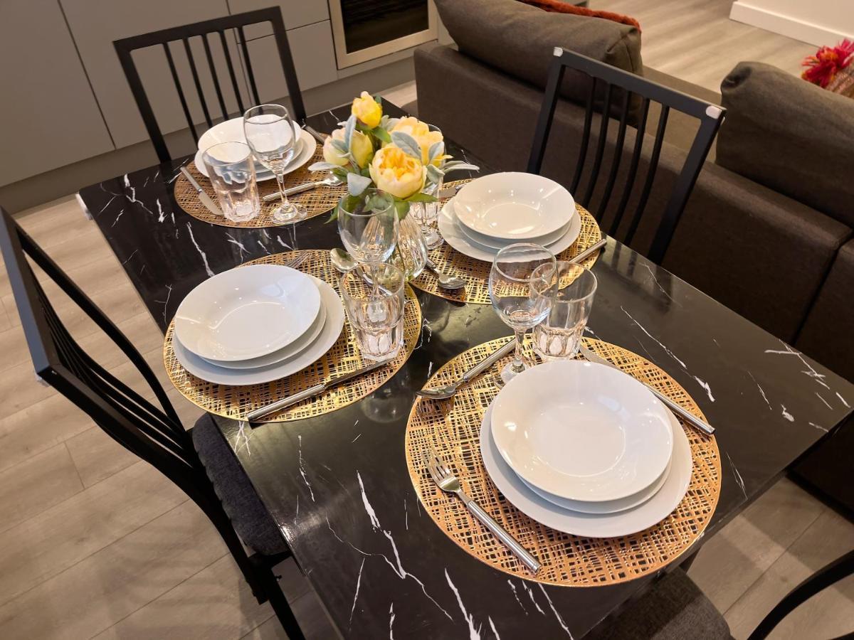Lovely 2 Double Bedroom Flat With Free Parking - At The Atrium Mk Милтон-Кейнс Экстерьер фото