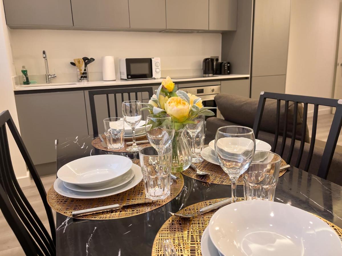 Lovely 2 Double Bedroom Flat With Free Parking - At The Atrium Mk Милтон-Кейнс Экстерьер фото