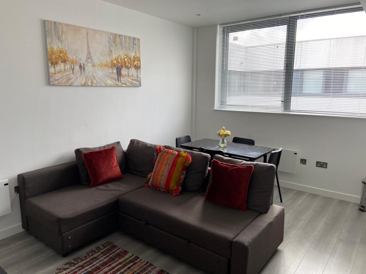 Lovely 2 Double Bedroom Flat With Free Parking - At The Atrium Mk Милтон-Кейнс Экстерьер фото