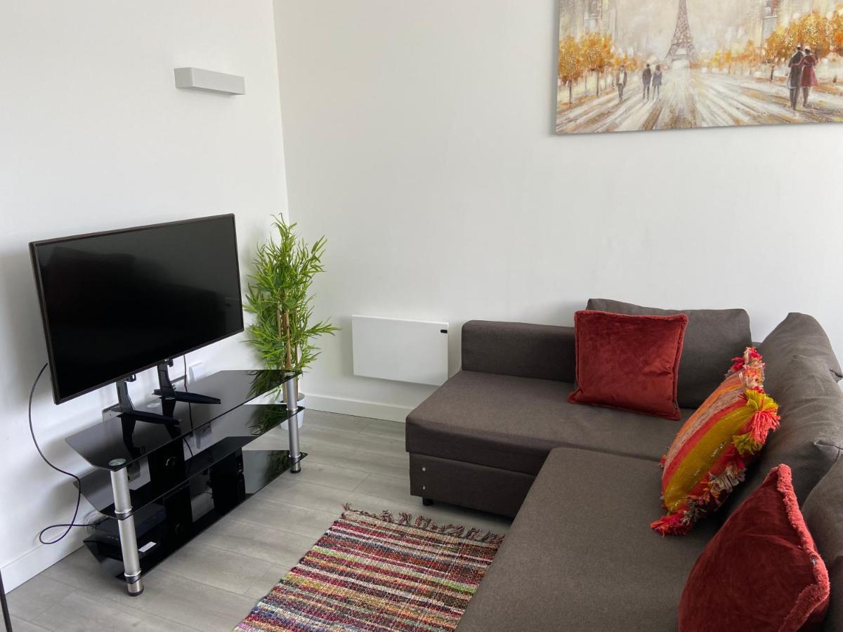Lovely 2 Double Bedroom Flat With Free Parking - At The Atrium Mk Милтон-Кейнс Экстерьер фото