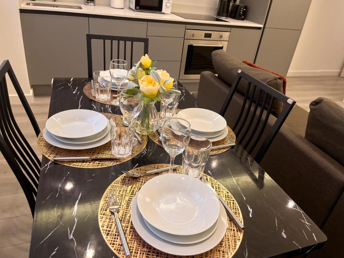 Lovely 2 Double Bedroom Flat With Free Parking - At The Atrium Mk Милтон-Кейнс Экстерьер фото
