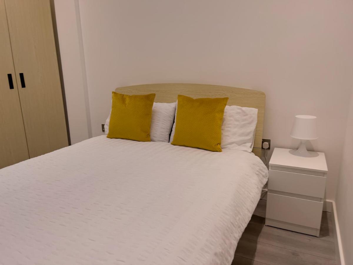 Lovely 2 Double Bedroom Flat With Free Parking - At The Atrium Mk Милтон-Кейнс Экстерьер фото