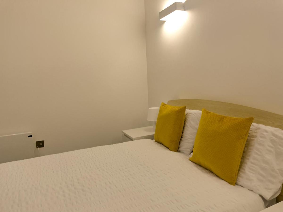 Lovely 2 Double Bedroom Flat With Free Parking - At The Atrium Mk Милтон-Кейнс Экстерьер фото