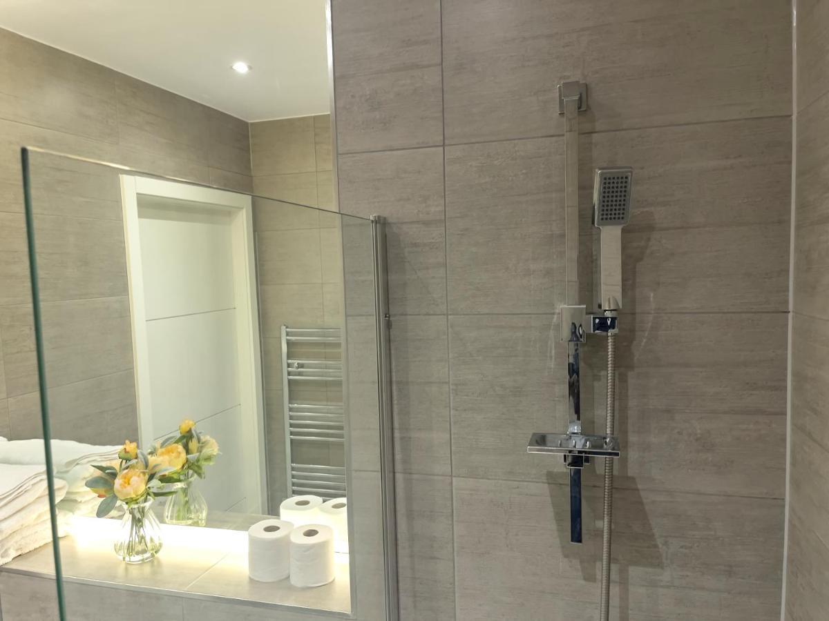 Lovely 2 Double Bedroom Flat With Free Parking - At The Atrium Mk Милтон-Кейнс Экстерьер фото