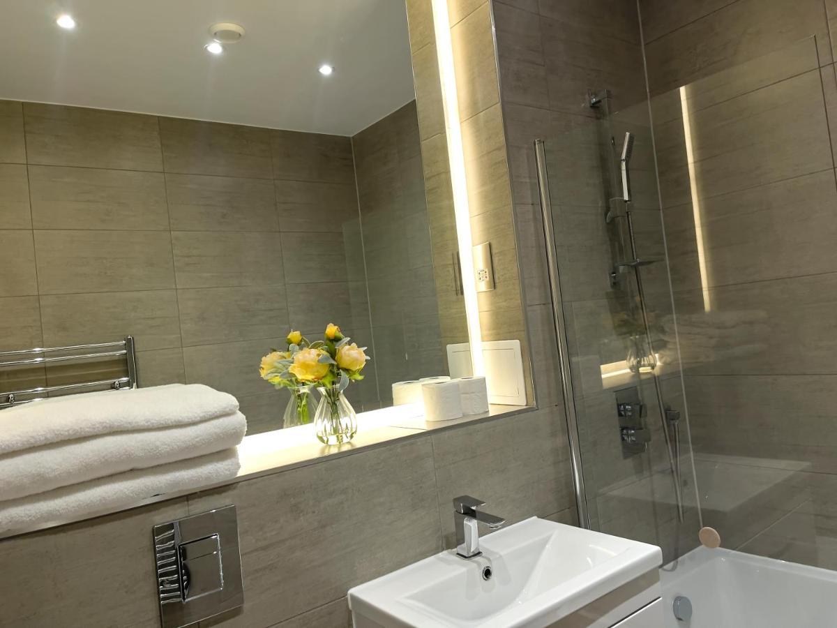 Lovely 2 Double Bedroom Flat With Free Parking - At The Atrium Mk Милтон-Кейнс Экстерьер фото