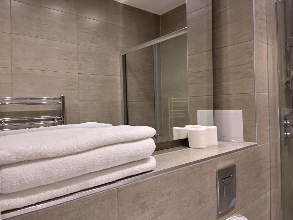 Lovely 2 Double Bedroom Flat With Free Parking - At The Atrium Mk Милтон-Кейнс Экстерьер фото