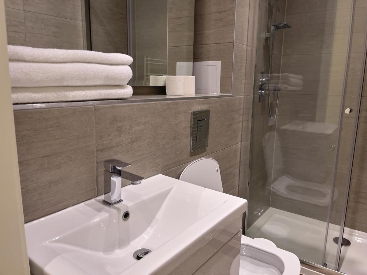 Lovely 2 Double Bedroom Flat With Free Parking - At The Atrium Mk Милтон-Кейнс Экстерьер фото