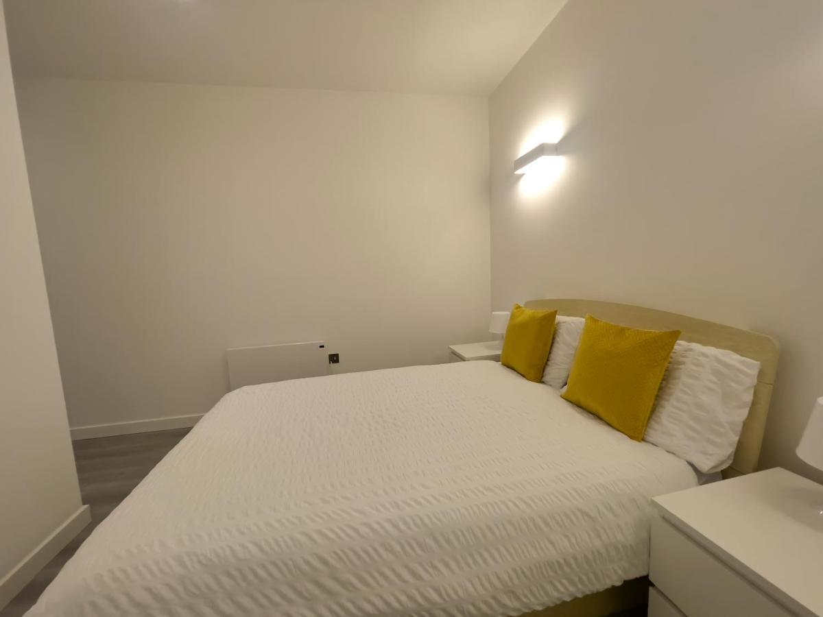 Lovely 2 Double Bedroom Flat With Free Parking - At The Atrium Mk Милтон-Кейнс Экстерьер фото