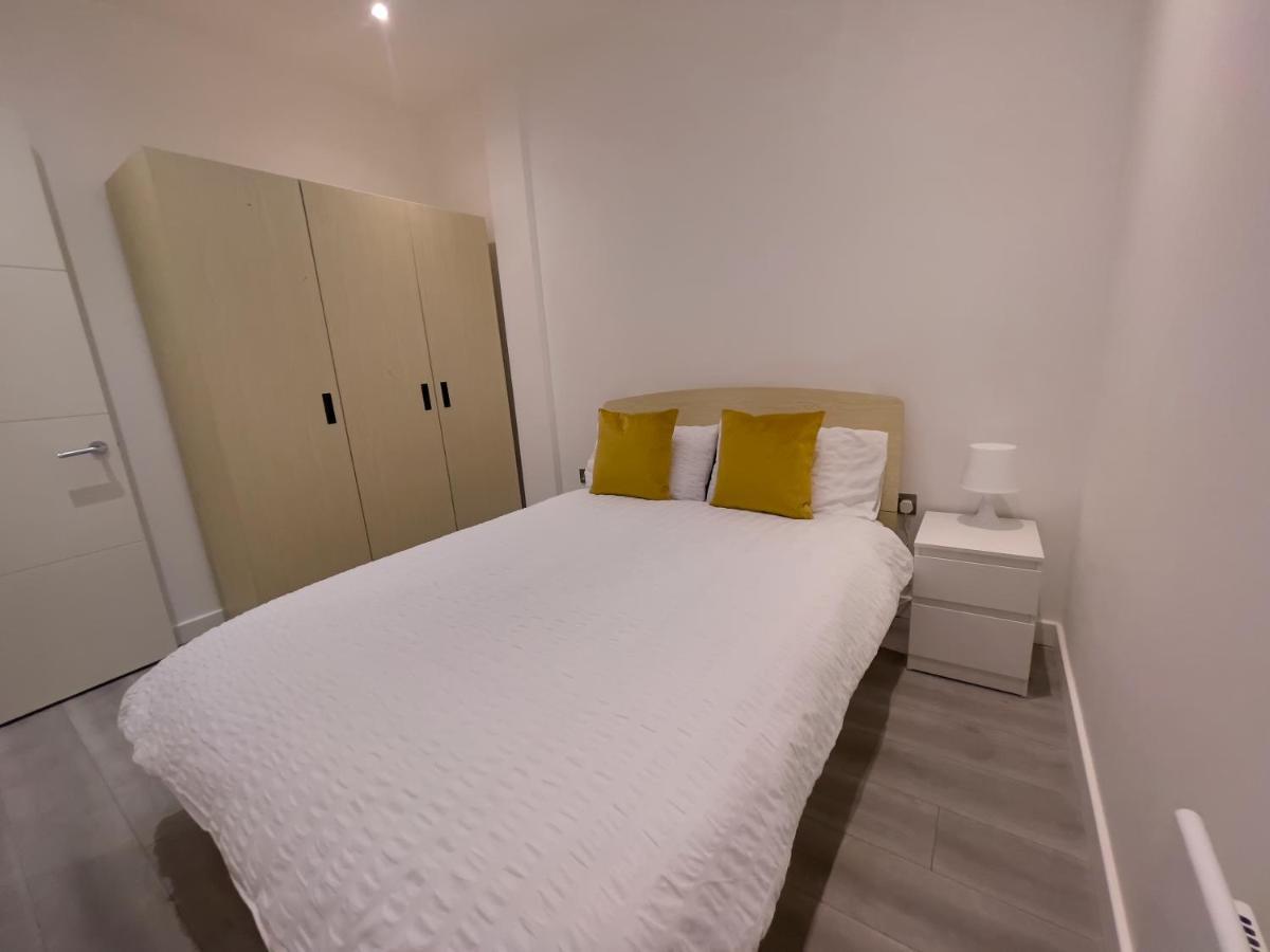Lovely 2 Double Bedroom Flat With Free Parking - At The Atrium Mk Милтон-Кейнс Экстерьер фото