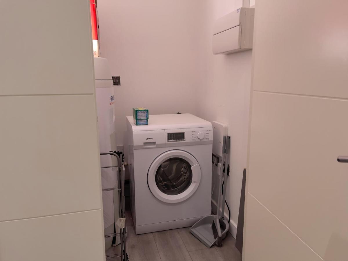 Lovely 2 Double Bedroom Flat With Free Parking - At The Atrium Mk Милтон-Кейнс Экстерьер фото