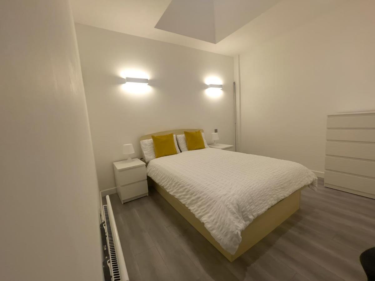 Lovely 2 Double Bedroom Flat With Free Parking - At The Atrium Mk Милтон-Кейнс Экстерьер фото