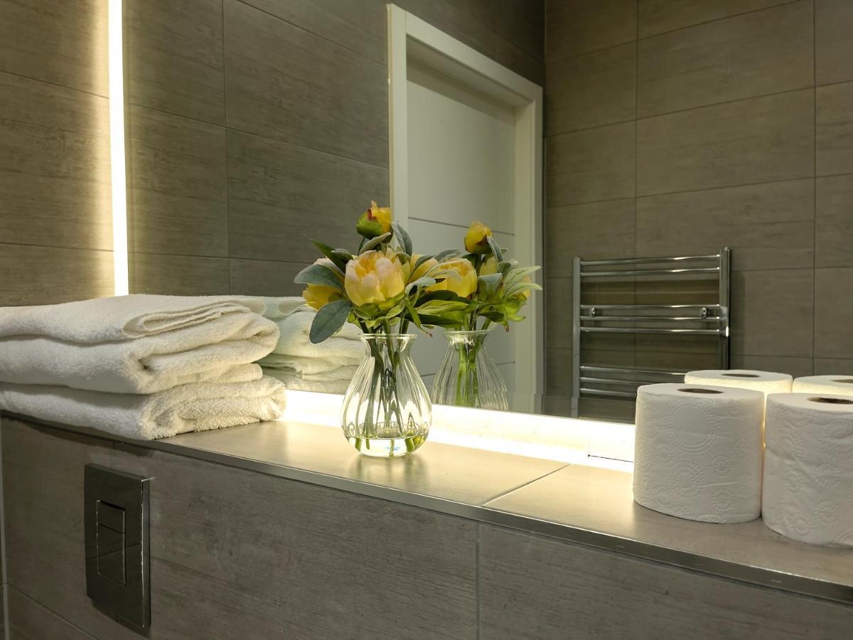 Lovely 2 Double Bedroom Flat With Free Parking - At The Atrium Mk Милтон-Кейнс Экстерьер фото