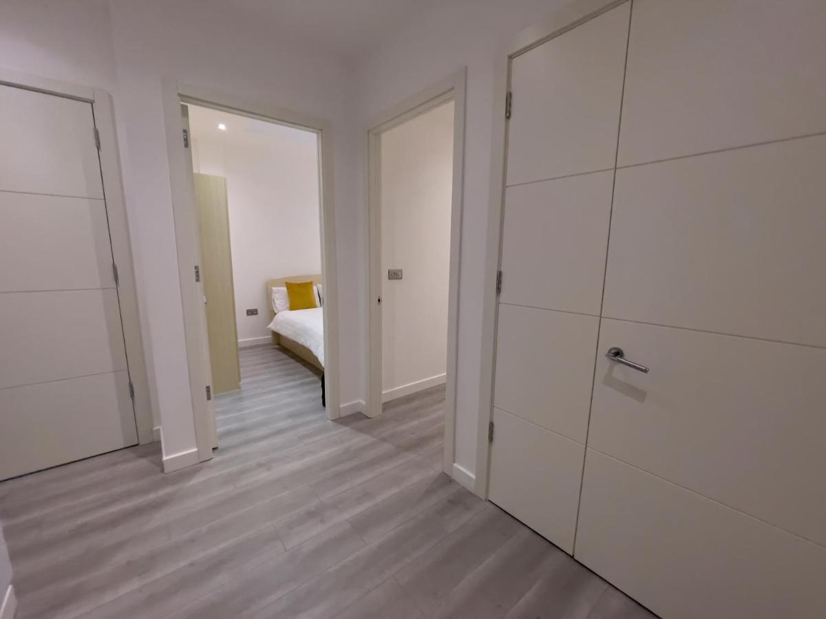 Lovely 2 Double Bedroom Flat With Free Parking - At The Atrium Mk Милтон-Кейнс Экстерьер фото