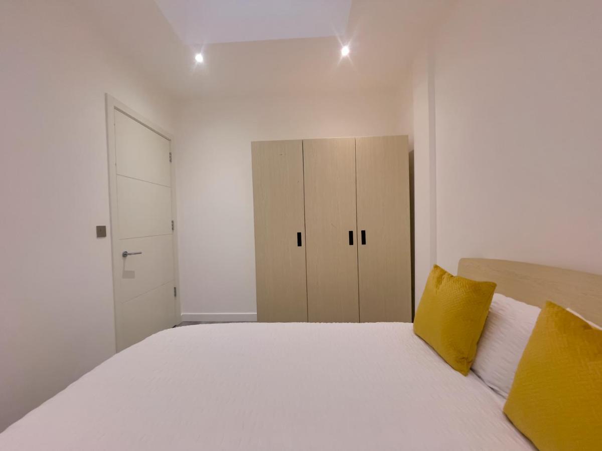 Lovely 2 Double Bedroom Flat With Free Parking - At The Atrium Mk Милтон-Кейнс Экстерьер фото